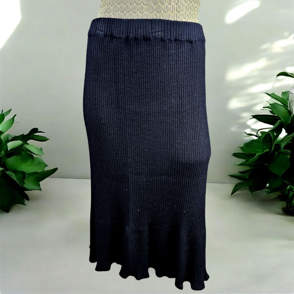 St. John Collection Ribbed Knit Black Ruffle Hem Maxi Skirt EUC Women's 10 EUC‎
